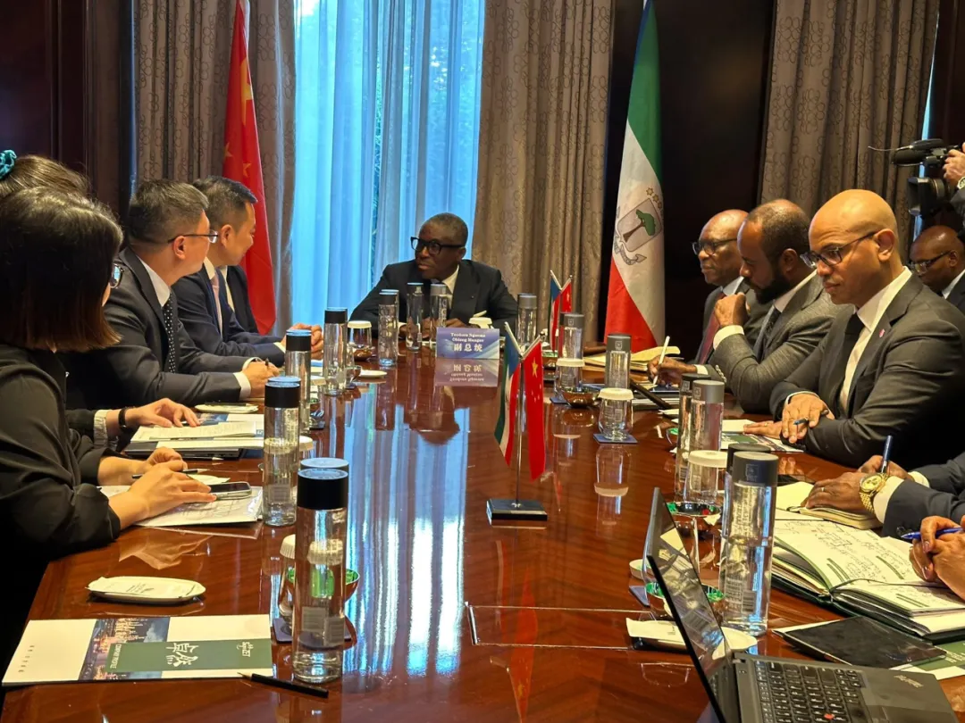 赤道几内亚共和国访华代表与尊龙凯时人生就博股份深入探讨产业协同发展