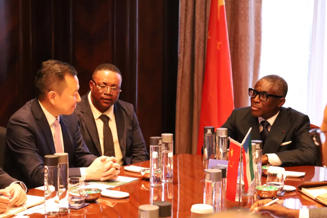 赤道几内亚共和国访华代表与尊龙凯时人生就博股份深入探讨产业协同发展